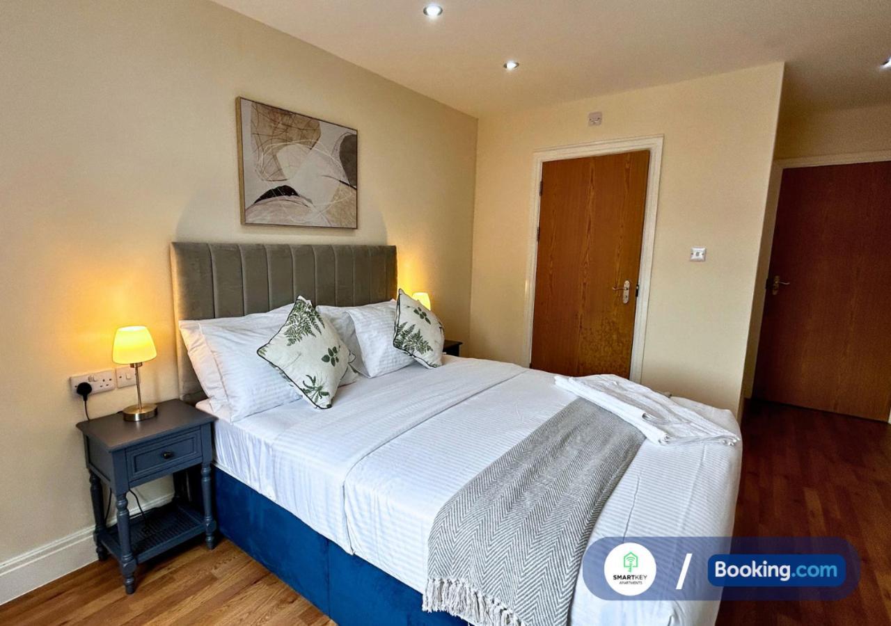 Modern 2 Bed 2 Bath Apartment Free Parking Watford  Exterior photo